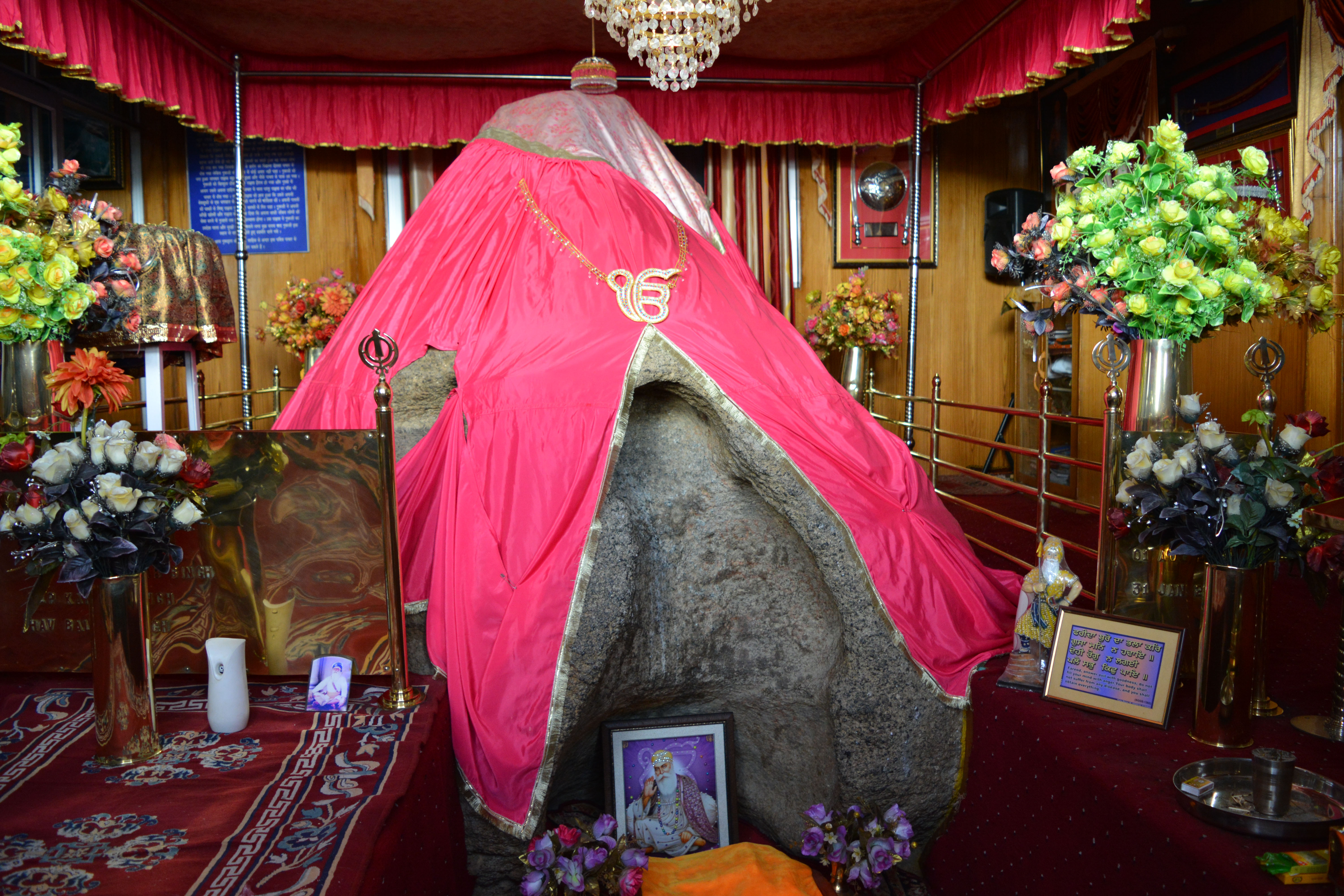 stone fire india saint Patthar Baba [source: anilkgupta1954,]